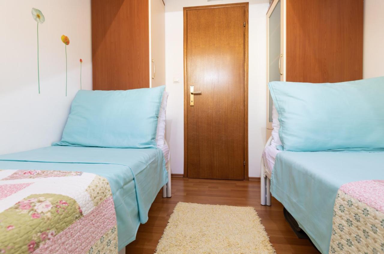 Apartman Monika 오미스 외부 사진