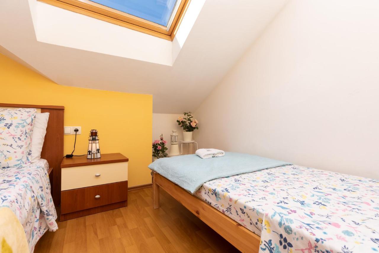 Apartman Monika 오미스 외부 사진